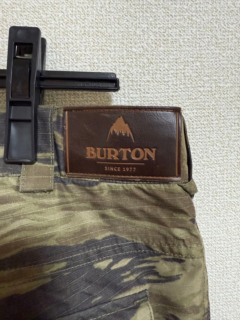 BURTON 迷彩柄 スノーボードパンツ