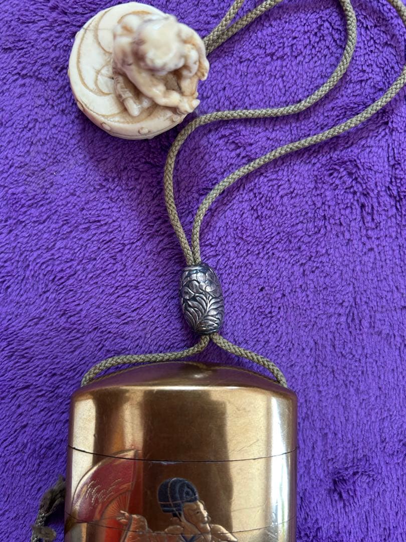 金色 漆器 印籠 根付 薬入れ 小物入れ オブジェ