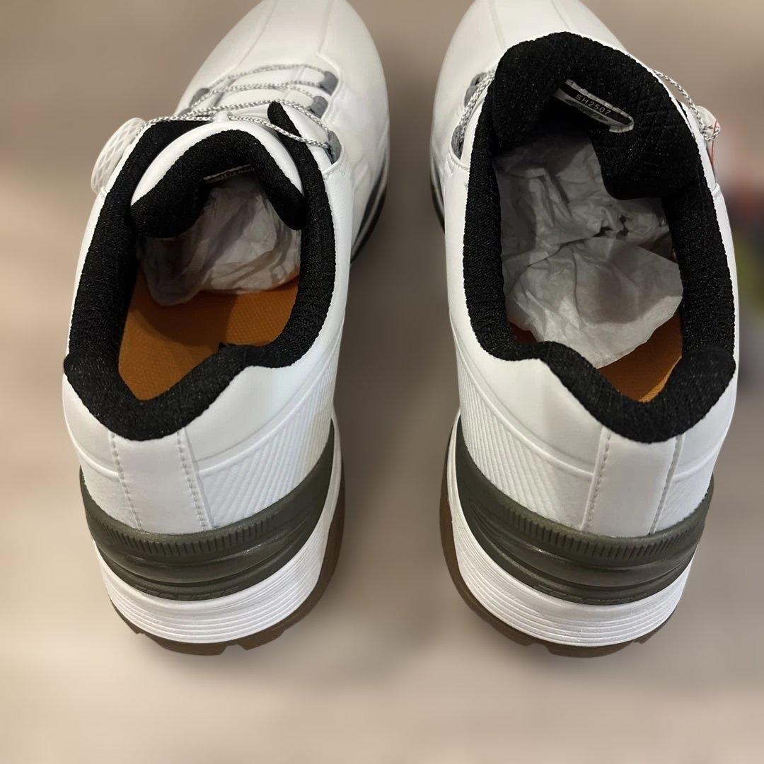 ブリヂストン ゼロ・スパイクバイターワイド　ホワイト×オリーブ （幅4E）