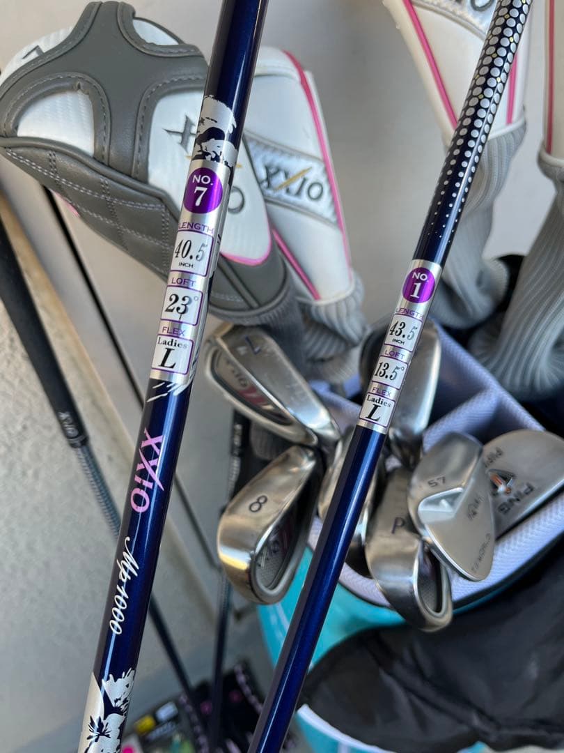 レディース！超豪華XXIO 9＆10代目女性用ゴルフセット+キャデバッグ+オマケ
