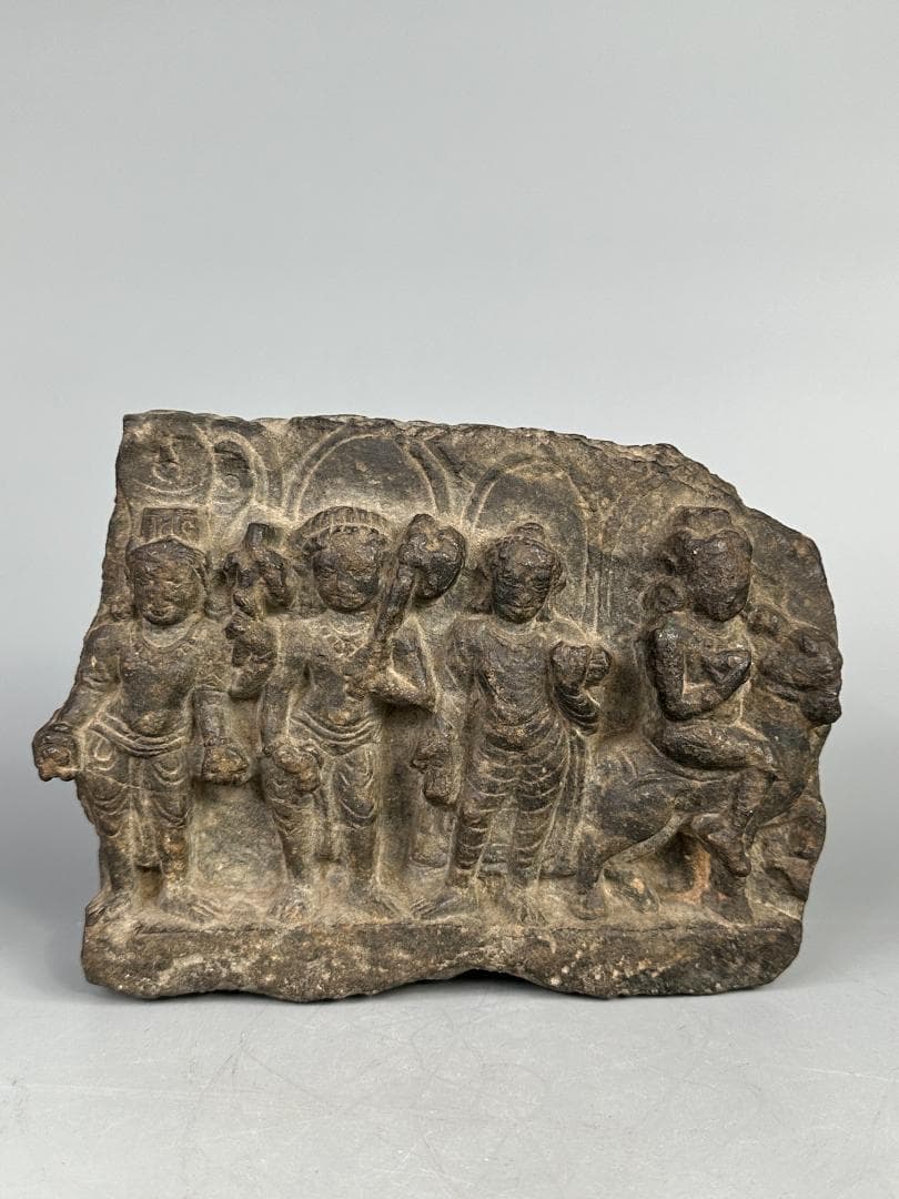 仏教美術ガンダーラ美術　石仏レリーフ彫刻人物像　石彫装飾　 古代インド　古物保証