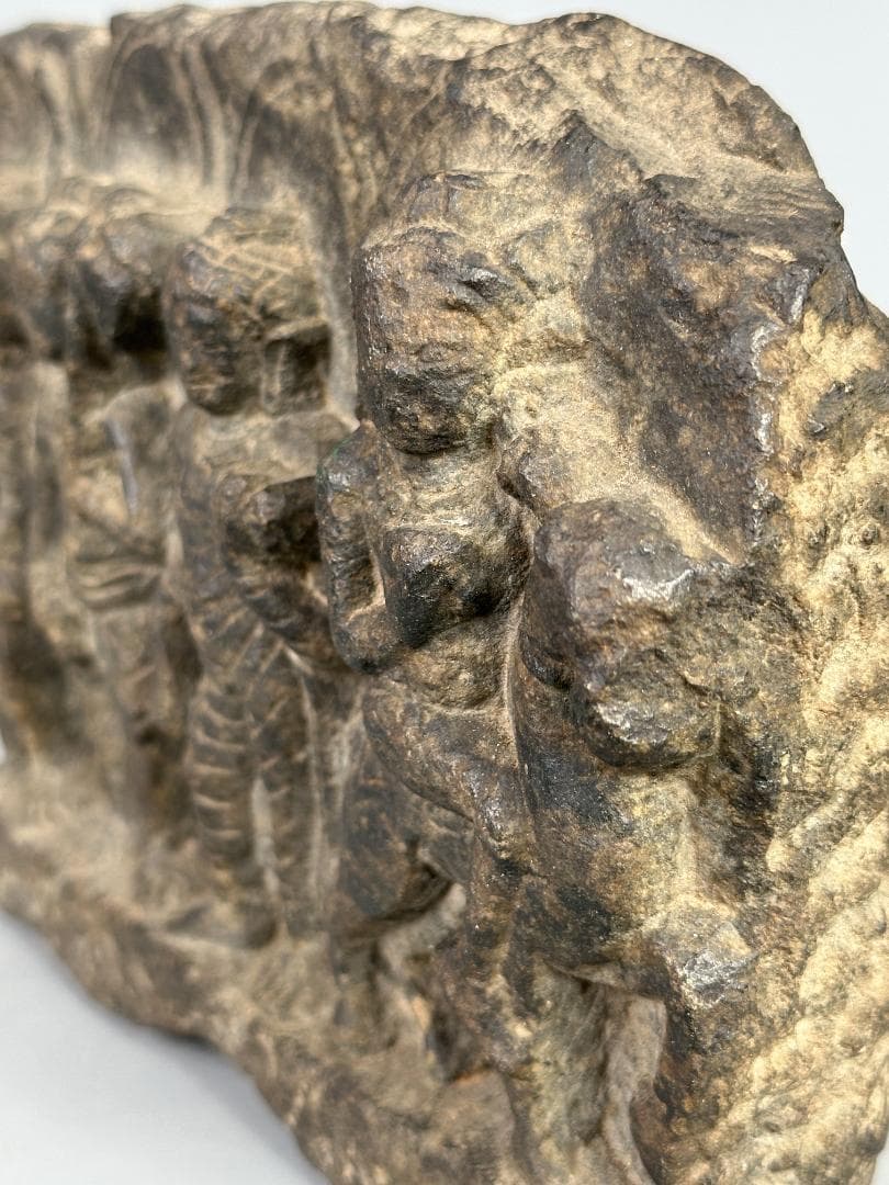 仏教美術ガンダーラ美術　石仏レリーフ彫刻人物像　石彫装飾　 古代インド　古物保証