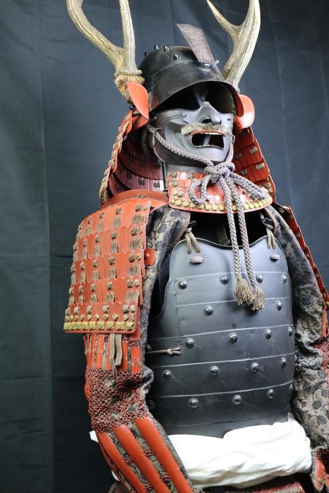 BLACK　赤備当世具足　丸武工房（光忍）制作甲冑　等身大