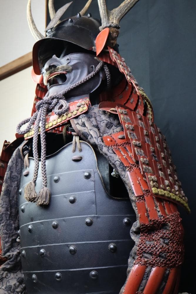 BLACK　赤備当世具足　丸武工房（光忍）制作甲冑　等身大