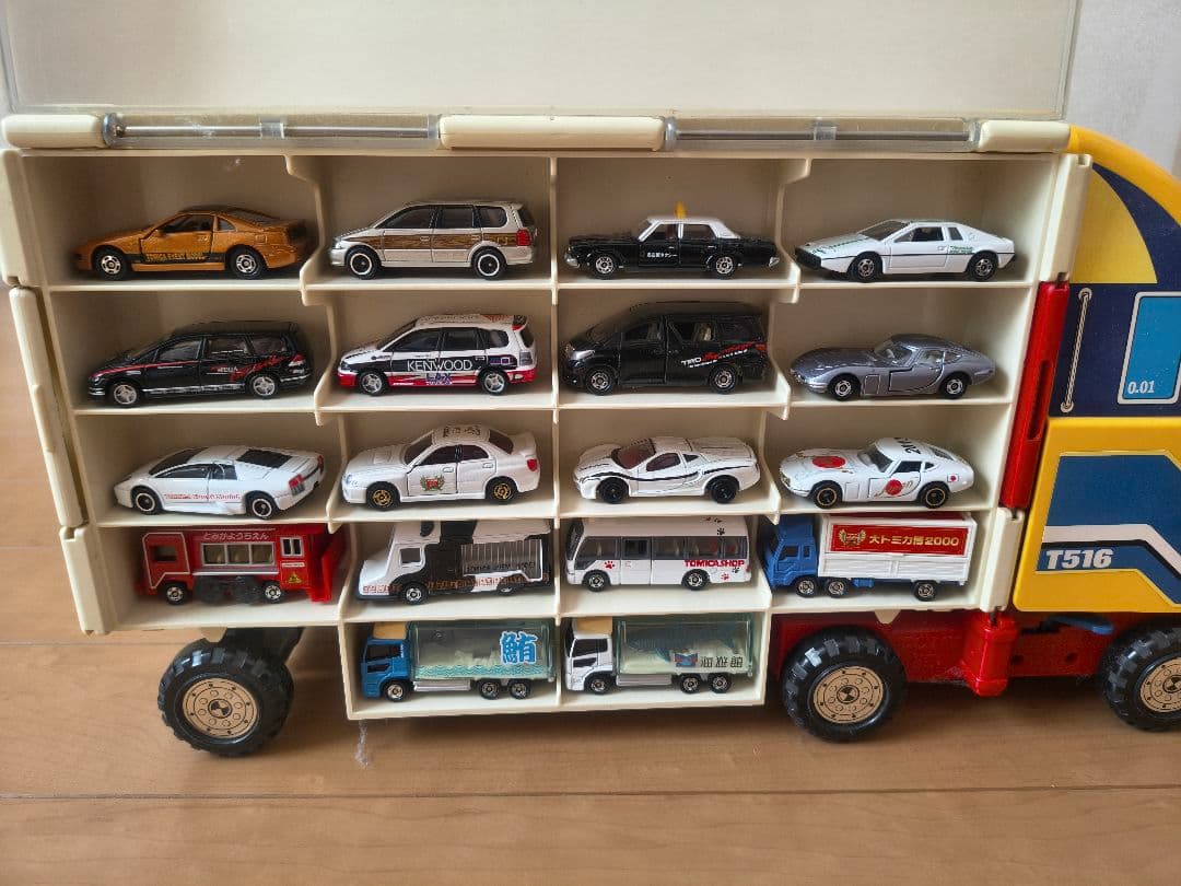 トミカ ミニカー収納トラック T516