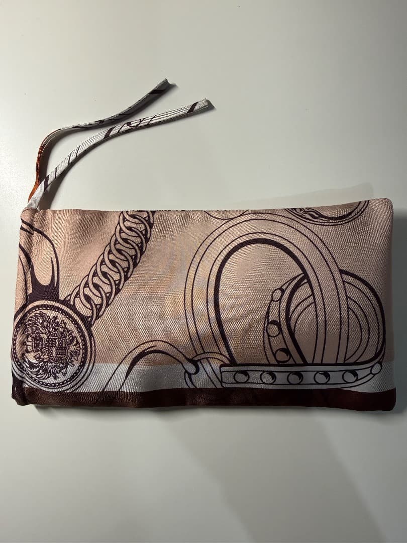 新品・未使用・希少【HERMES エルメス高級シルク製アイマスク＆専用ポーチ】