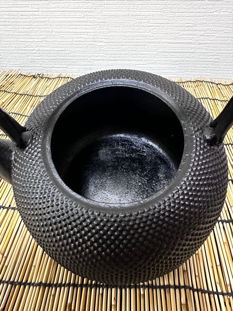 未使用品、付属品付　南部成龍堂鋳造所　伝統工芸士及川光正(齋峰)１８型　南部鉄瓶