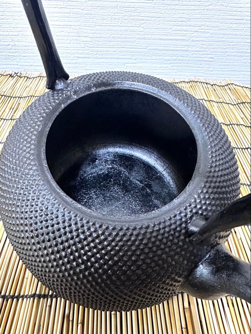 未使用品、付属品付　南部成龍堂鋳造所　伝統工芸士及川光正(齋峰)１８型　南部鉄瓶