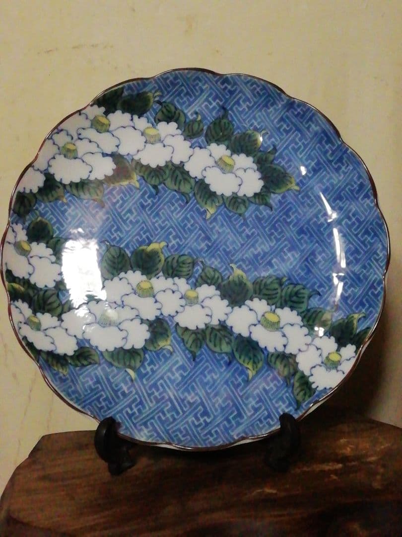 京都の老舗ブランド「たち吉」の大皿/ 英国で高値取引