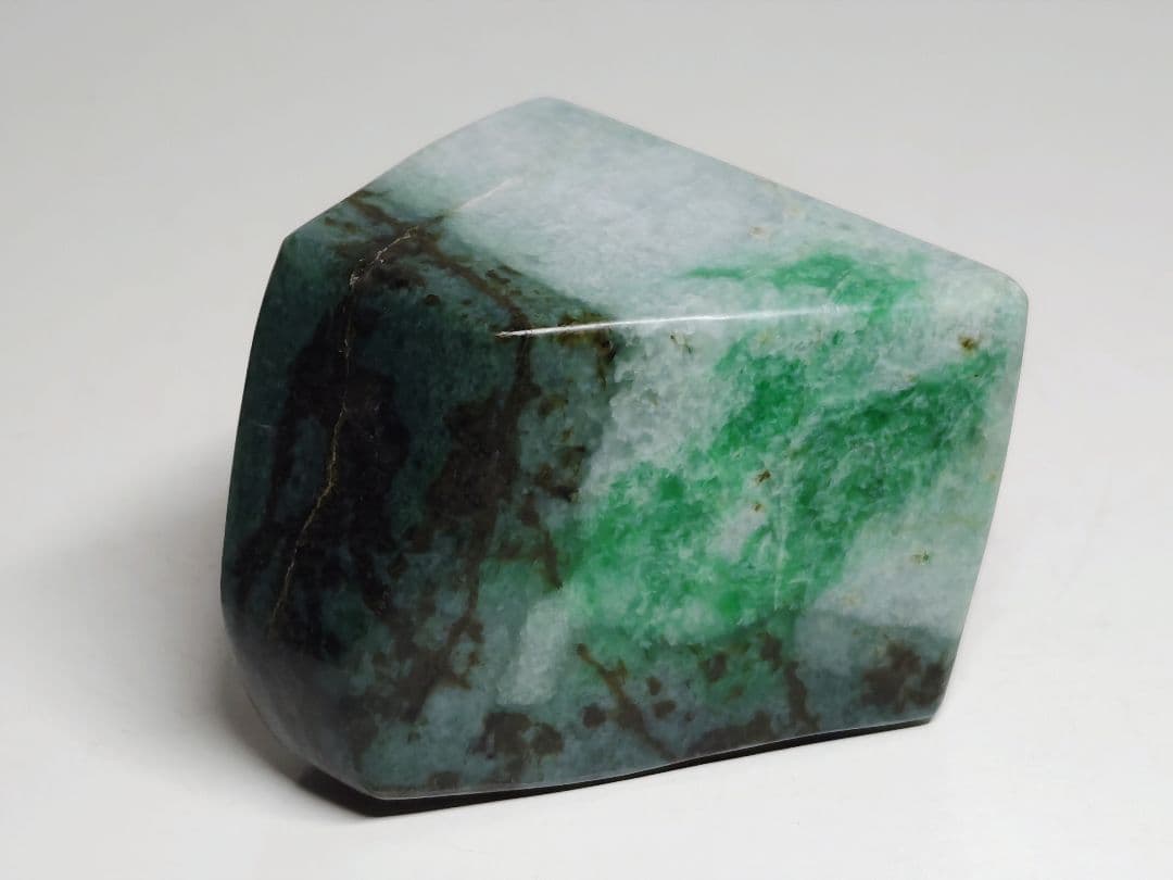 白青緑 194g 翡翠 ヒスイ 原石 鑑賞石 自然石 誕生石 鉱物 鉱石 水石