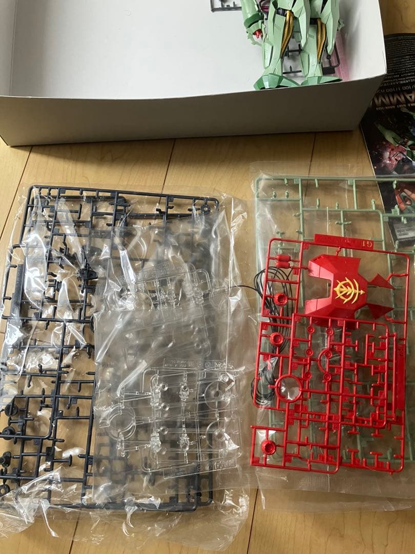 RE/100 1/100 AMX-103 ハンマ・ハンマ 組み立て途中