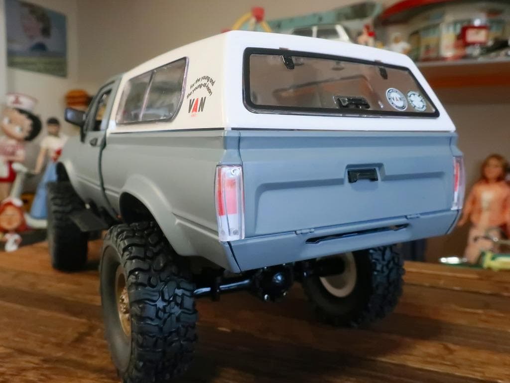 トヨタハイラックス クローラーラジコン VAN仕様 RTR フィギュア付
