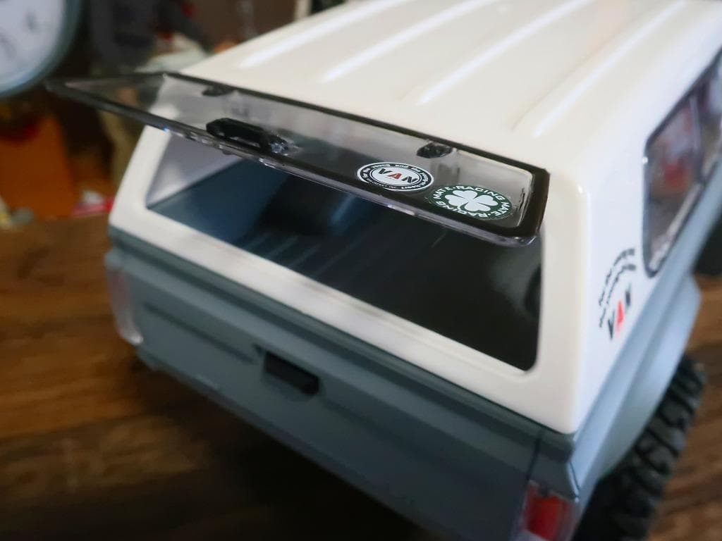 トヨタハイラックス クローラーラジコン VAN仕様 RTR フィギュア付