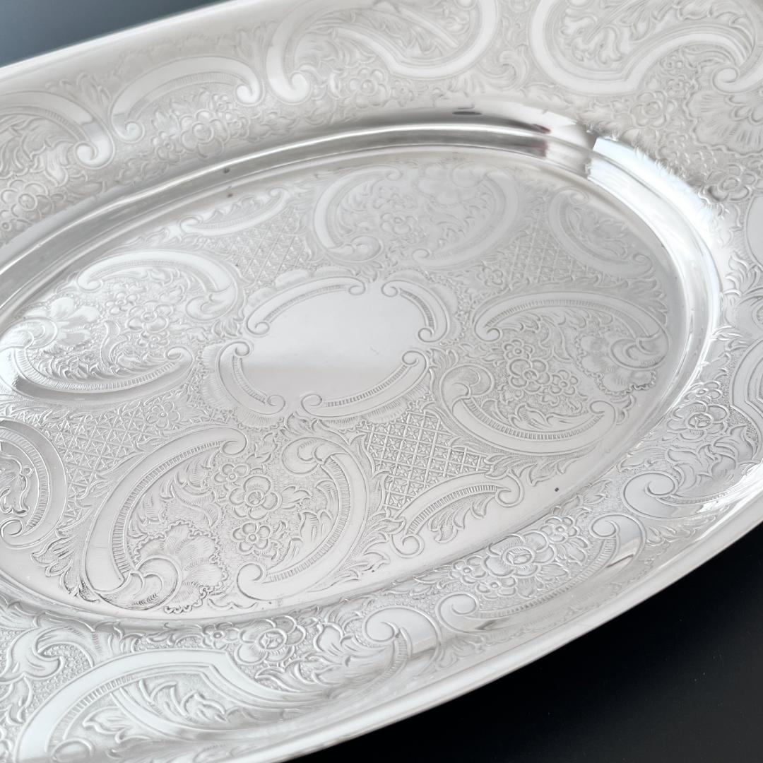 【英国】ブレッドプレート【シルバープレート】 優雅なチェイシング