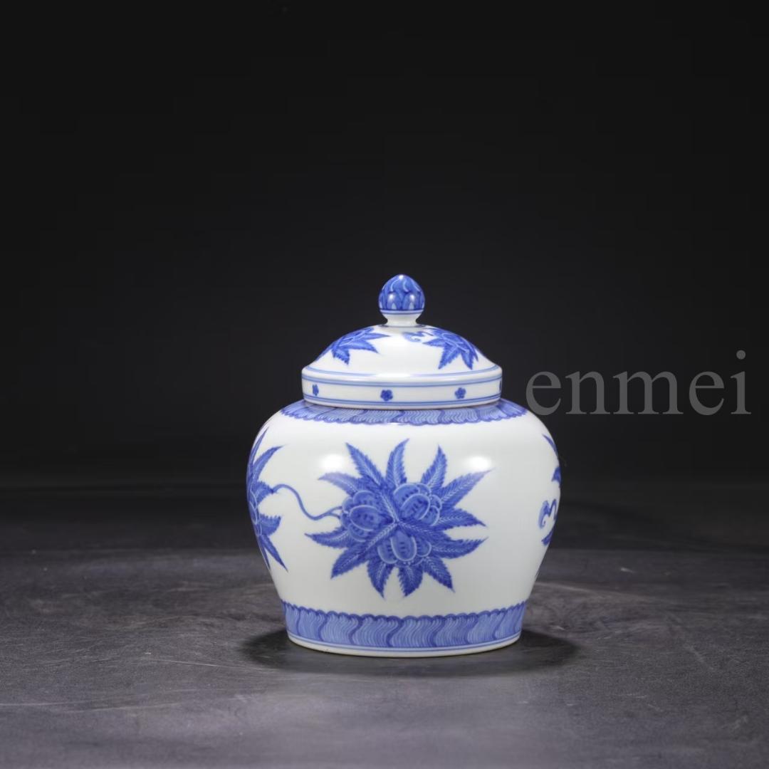 中国古美術・明成化年製款・青花磁団花果紋天字蓋壺・木箱付・文房具・茶道具・大茶箱