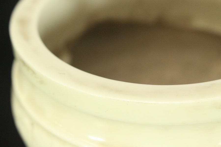 中国美術 白磁 饕餮紋 三足 双耳 香炉 高13.8cm(LC632)