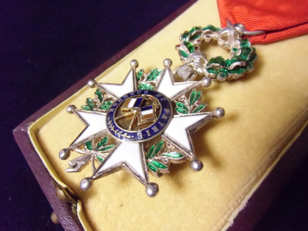 Ｆフランス軍＊～１９４０ レジオンドヌール勲章特別仕様＊騎士級（実物）