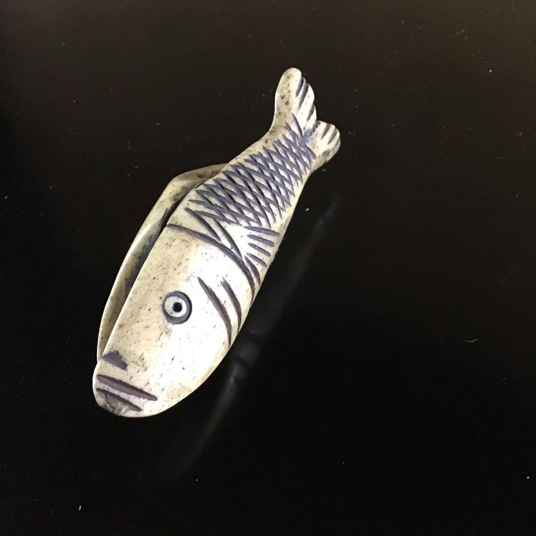 根付　「魚）　日本ホンシュウ鹿角材質　素朴な庶民根付　　N12