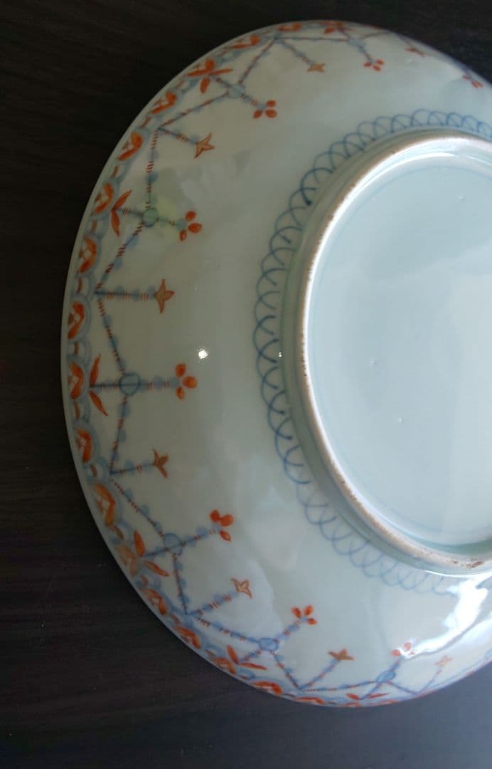 古伊万里 江戸時代中期 多彩な花柄の陶器の皿