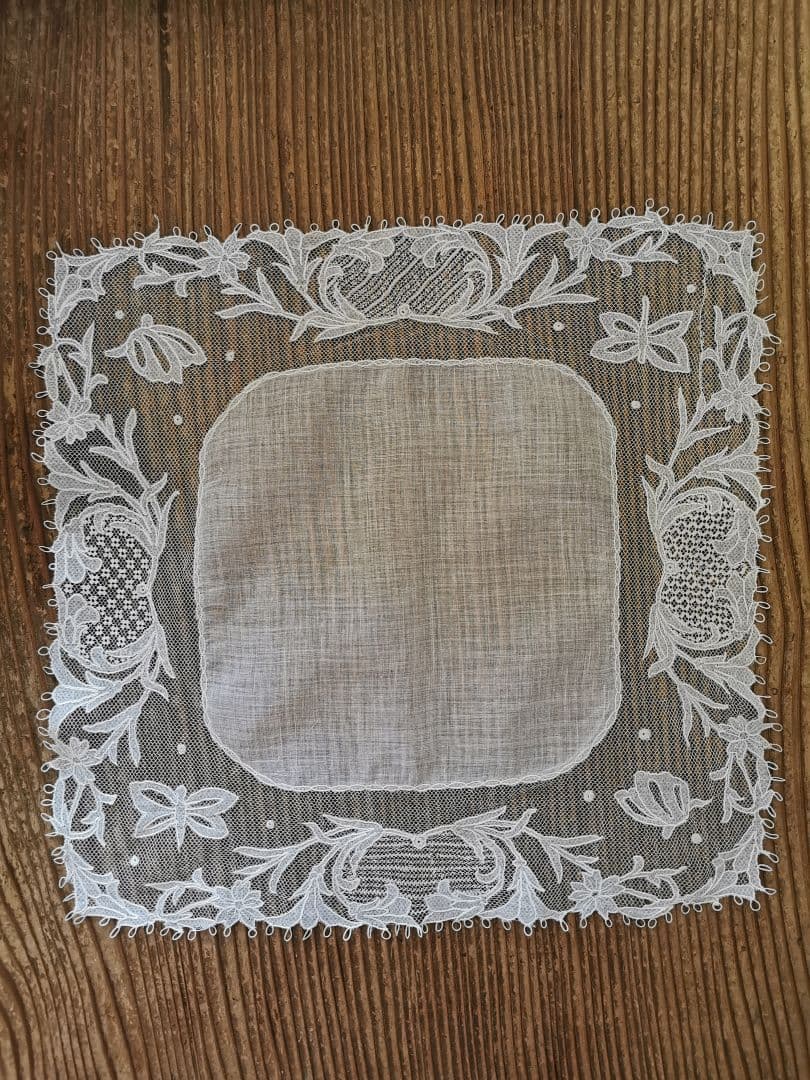 アンティーク キャリックマクロスレース バタフライと花 チュール ハンカチクロス