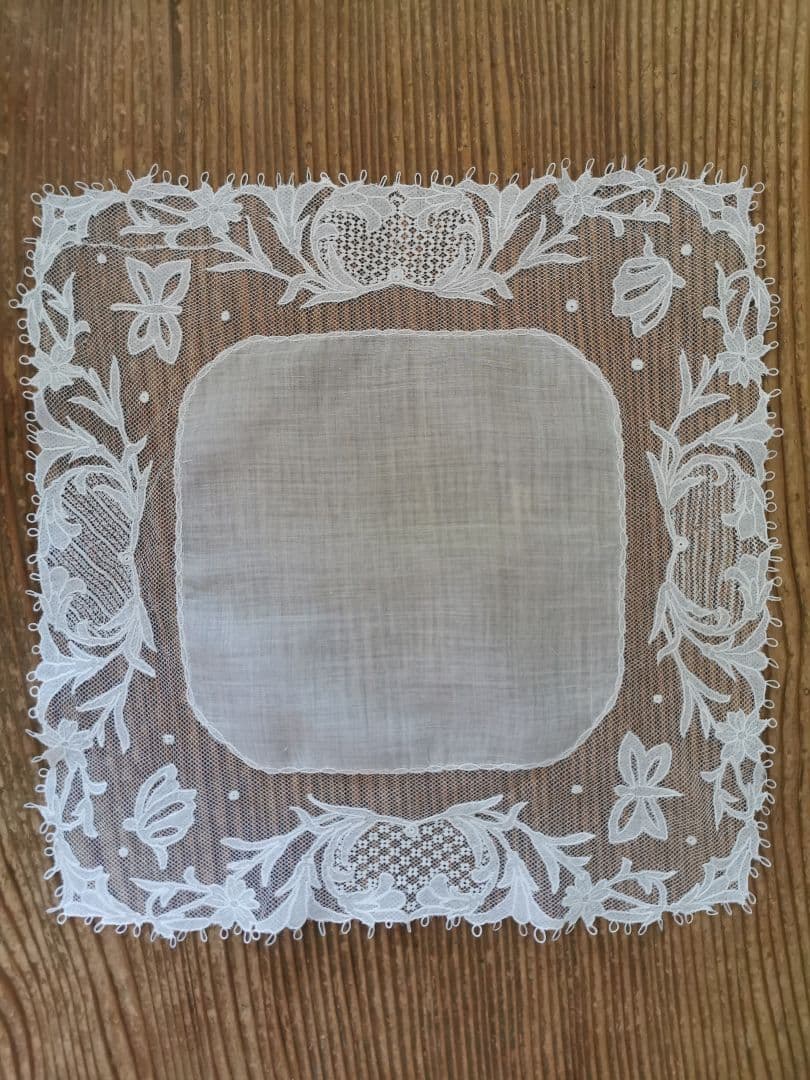 アンティーク キャリックマクロスレース バタフライと花 チュール ハンカチクロス