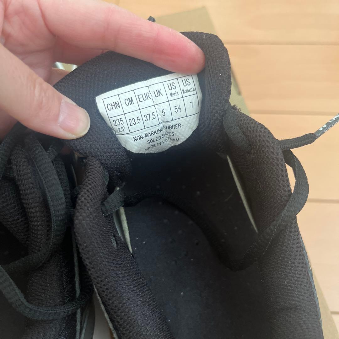 【美品】YONEX パワークッション65Z 23.5センチ