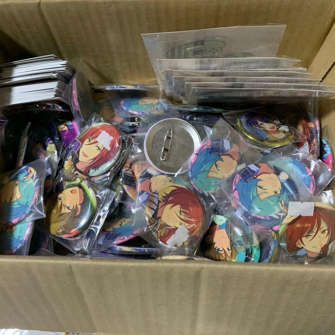 あんスタ　まとめ売り　大量　段ボール　缶バッジ