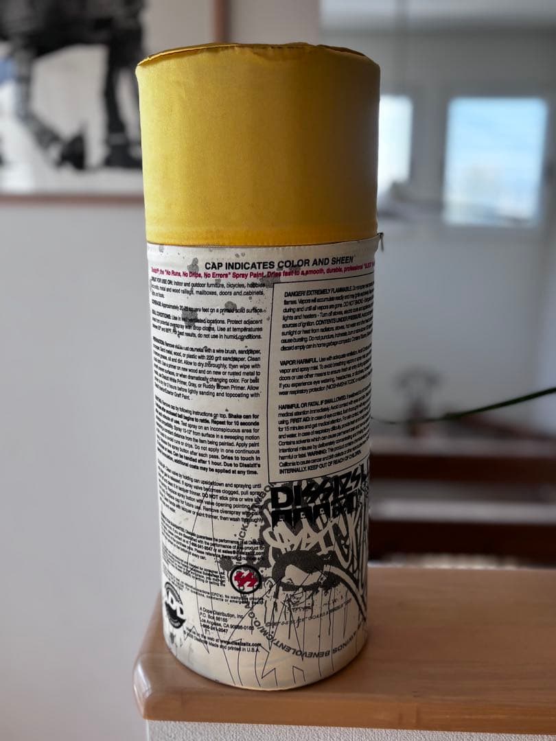 DISSIZIT! スプレー缶 クッション バンクシー