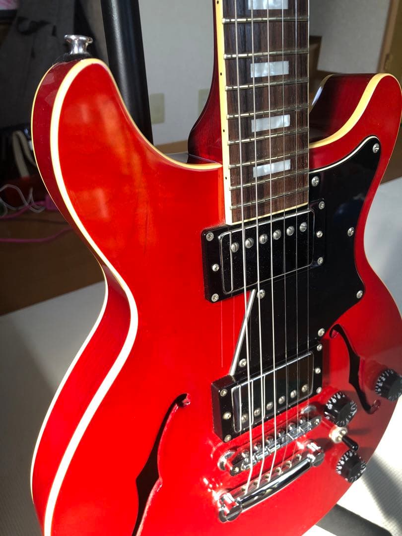 レッド セミホロウボディ エレキギター