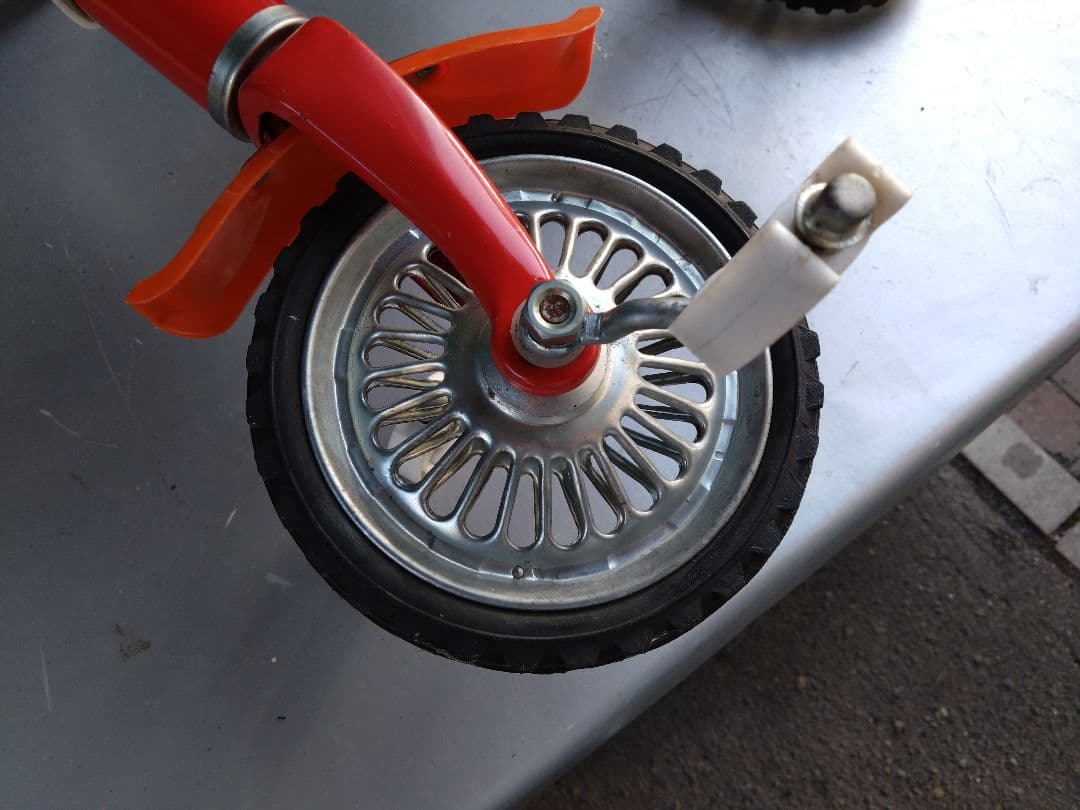 昭和赤いキャラクター付き三輪車