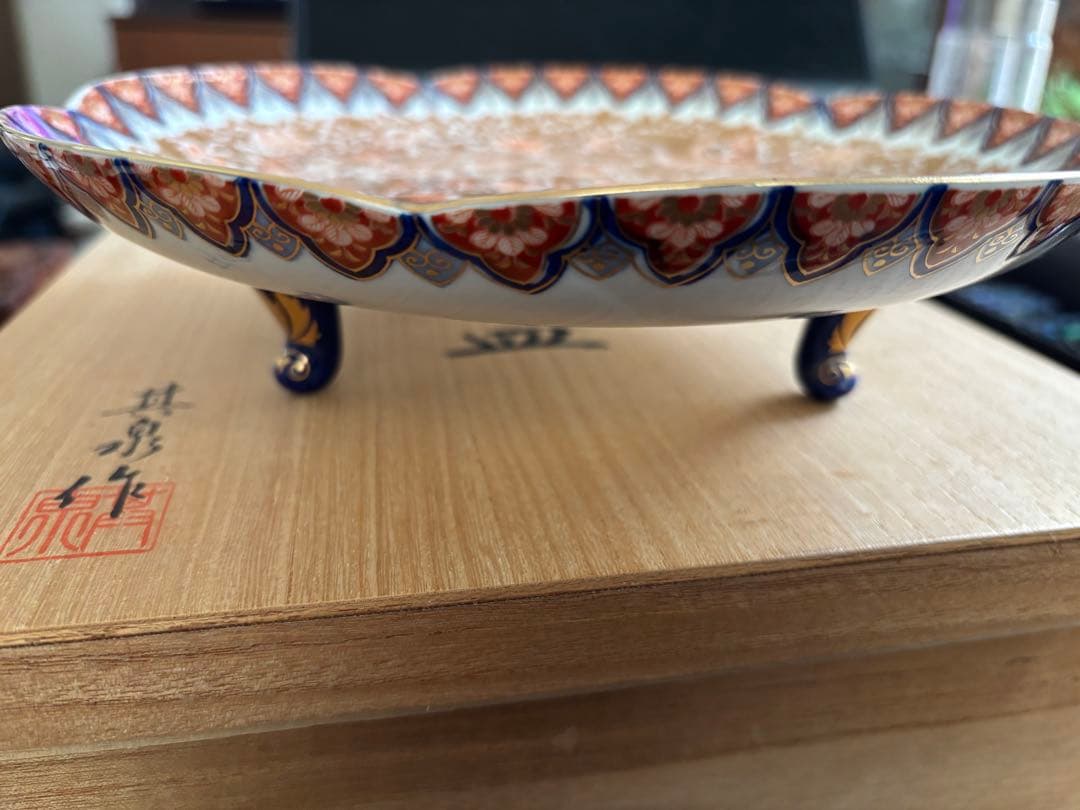 其泉作　極錦金彩鳳凰文　三足 盛皿　（共箱付き）