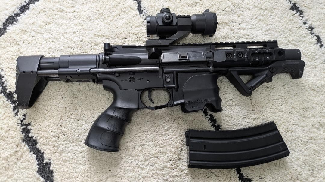 18禁エアガン4丁のセット販売(バッテリーとケース付き)