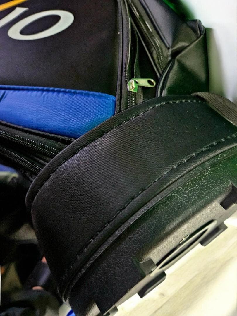 送料無料/新品未使用　展示品XXIO キャディバッグ 黒と青 新品