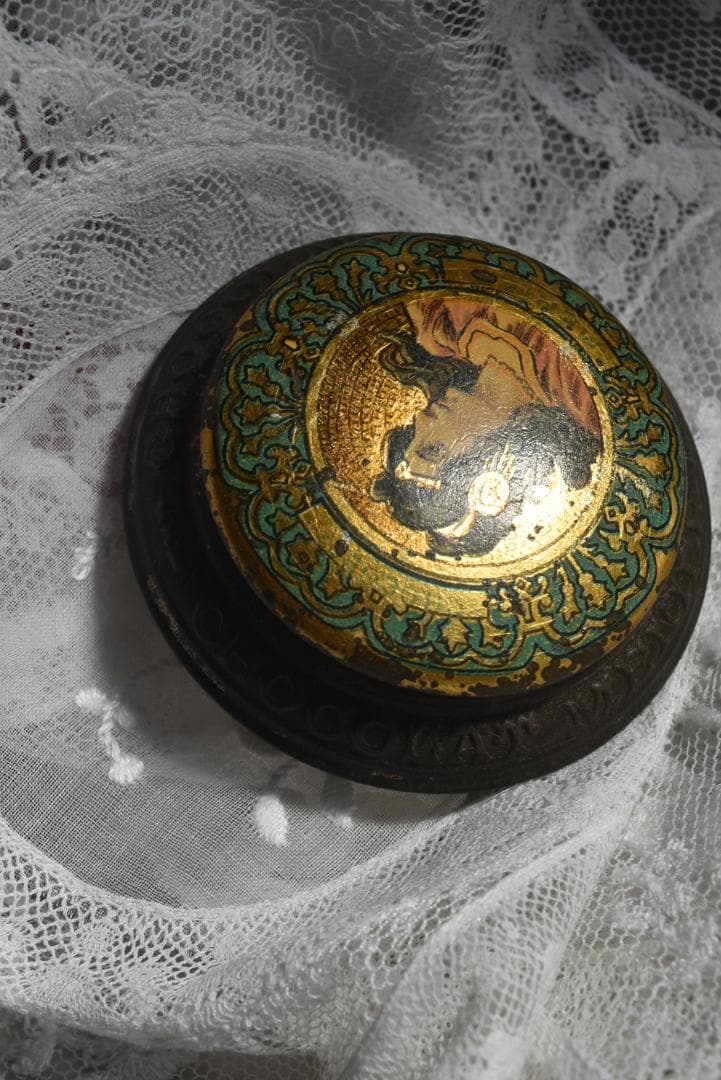 レア！CHOCOLAT MENIER　アールヌーヴォー　ブリキ缶皿　ボンボン