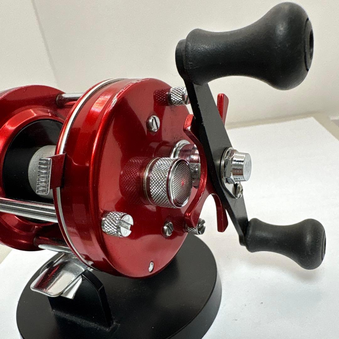 ABU Ambassadeur 5000 ベイトリール レッド
