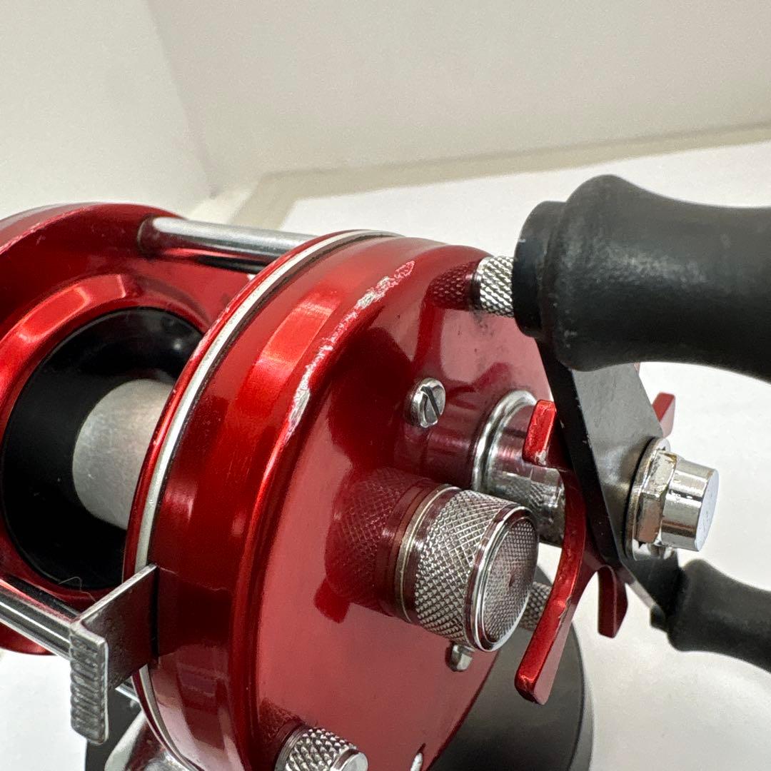 ABU Ambassadeur 5000 ベイトリール レッド