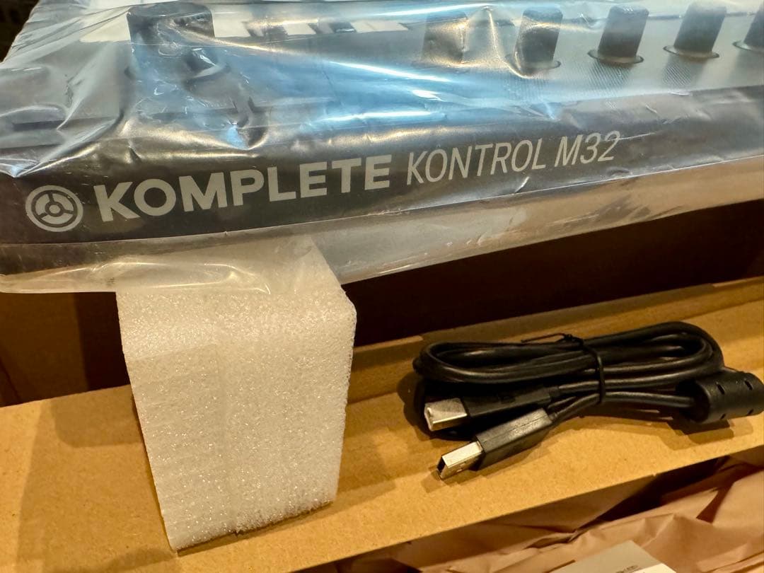 KOMPLETE KONTROL M32 【完全未使用品】