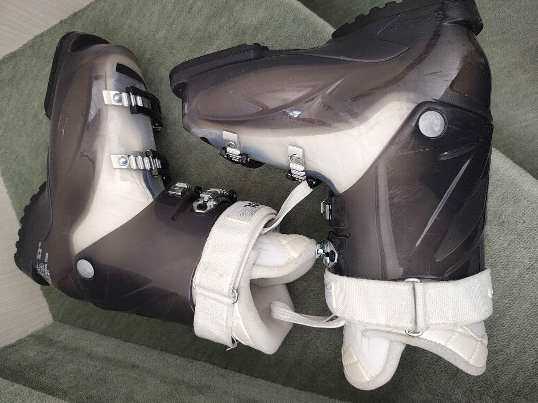 【状態良好☆】23.5cm　ROSSIGNOLスキーブーツ♪　送料無料！