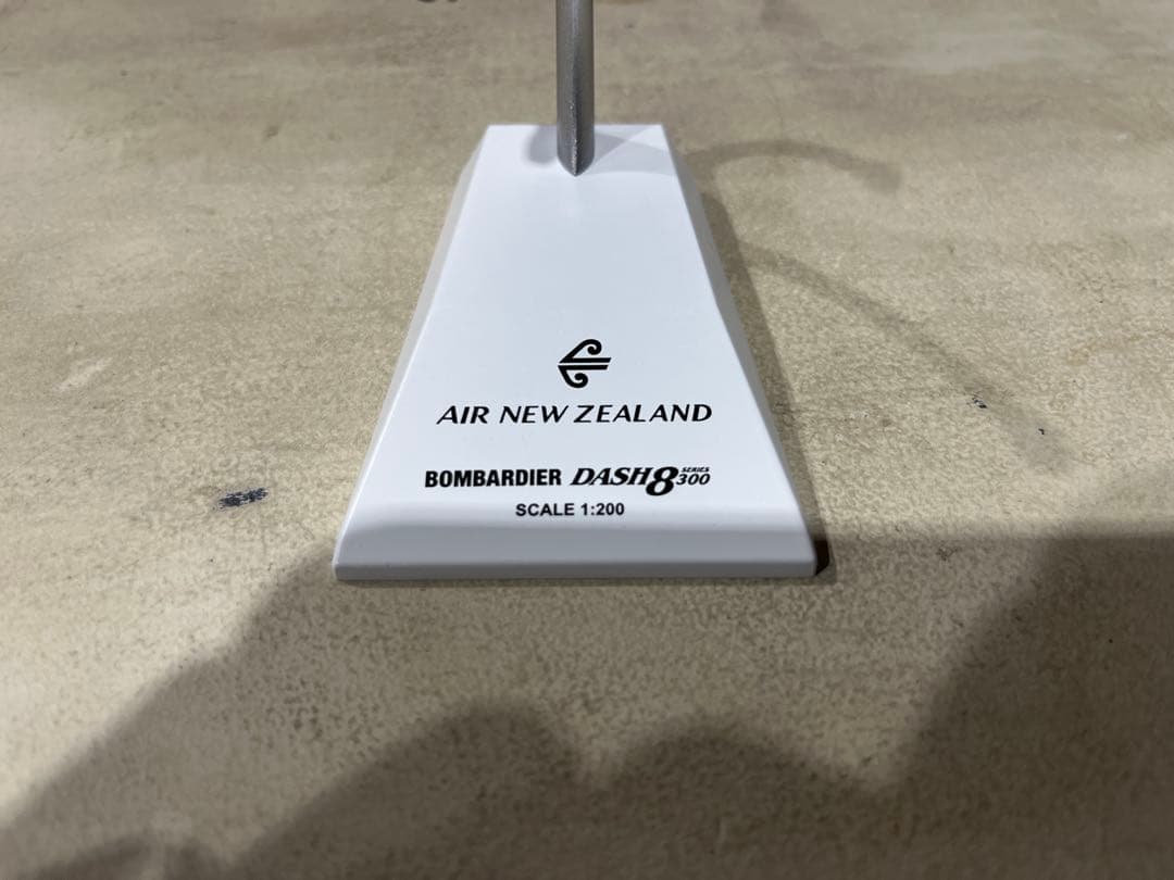 航空機・ヘリコプター BOMBARDIER DASH 8 Q300 AIR NEW ZEALAND