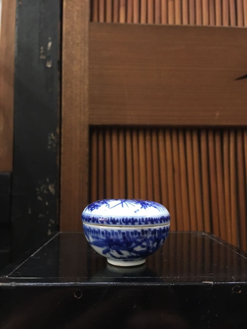 松風亭　草花紋　香合　蓋付き磁器　染付