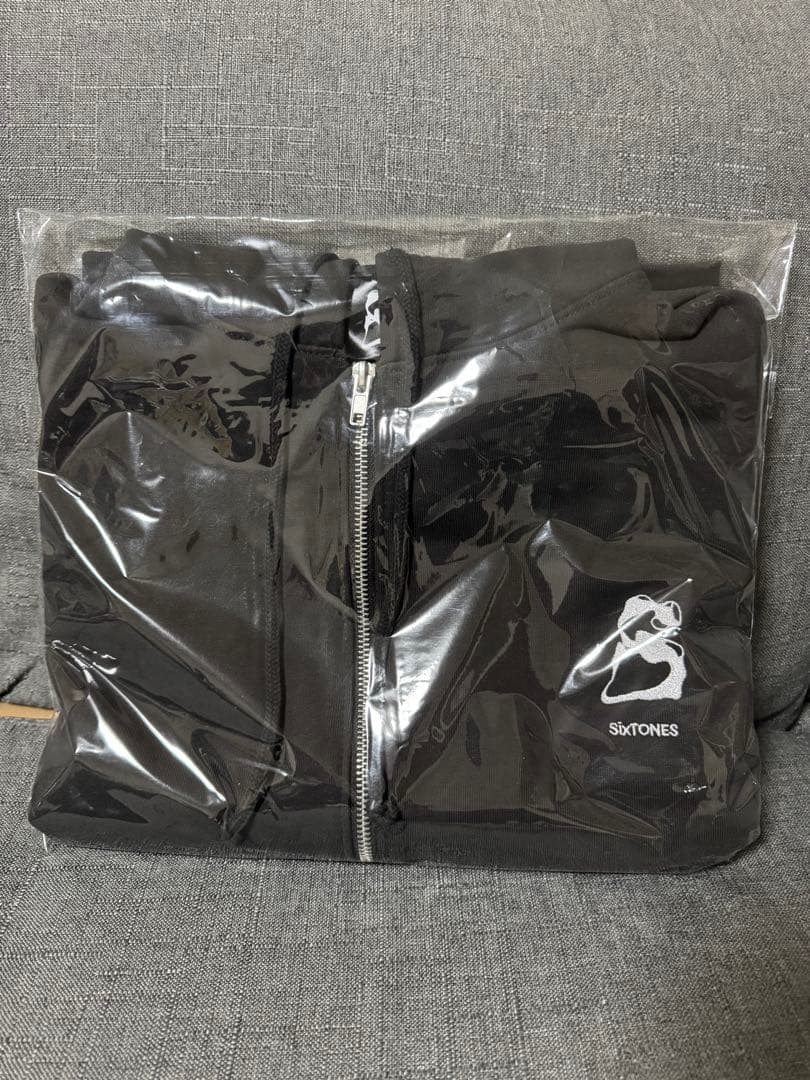 SixTONES パーカー　新品　未開封　MILESixTONES