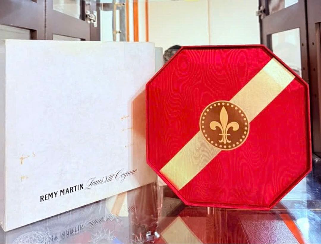 REMY MARTIN Louis XIII Cognac 赤い八角形パッケージ