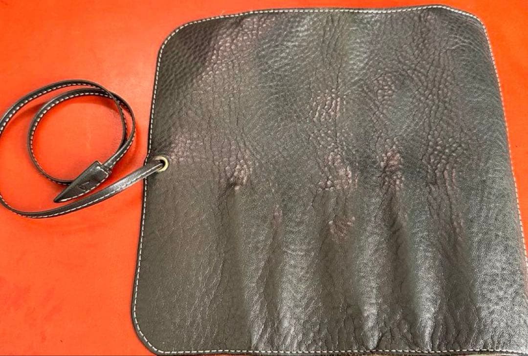 トーンオイルヌメ ロールペンケース コニファーグリーン