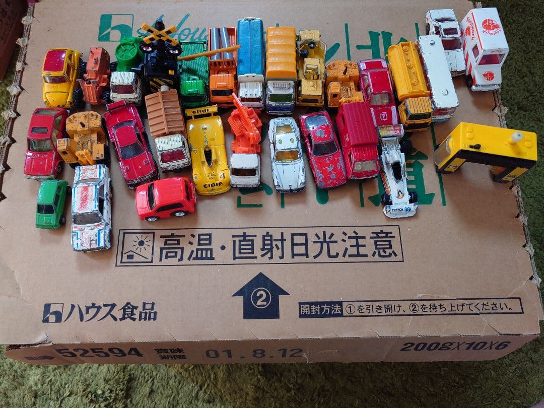 トミカ＋エンブレム＋α