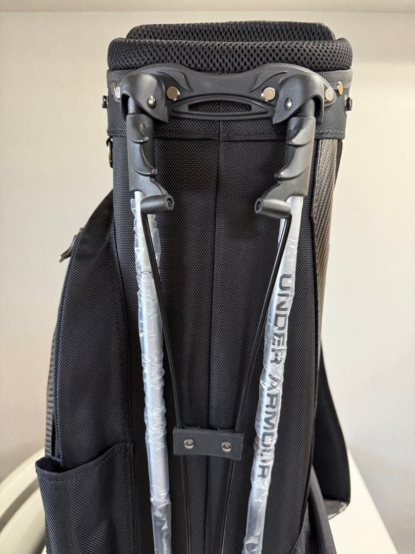 Under Armour キャディーバック　ブラックカーボン調セルフスタンド