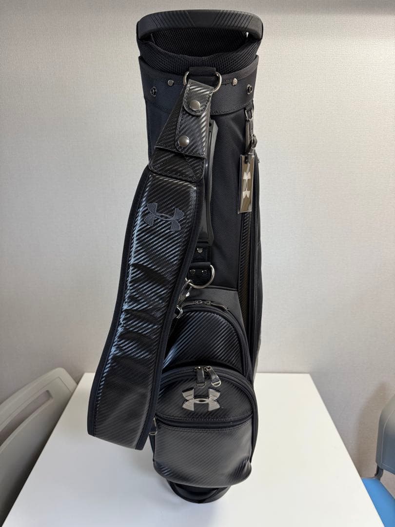 Under Armour キャディーバック　ブラックカーボン調セルフスタンド