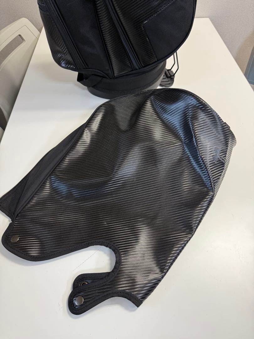 Under Armour キャディーバック　ブラックカーボン調セルフスタンド