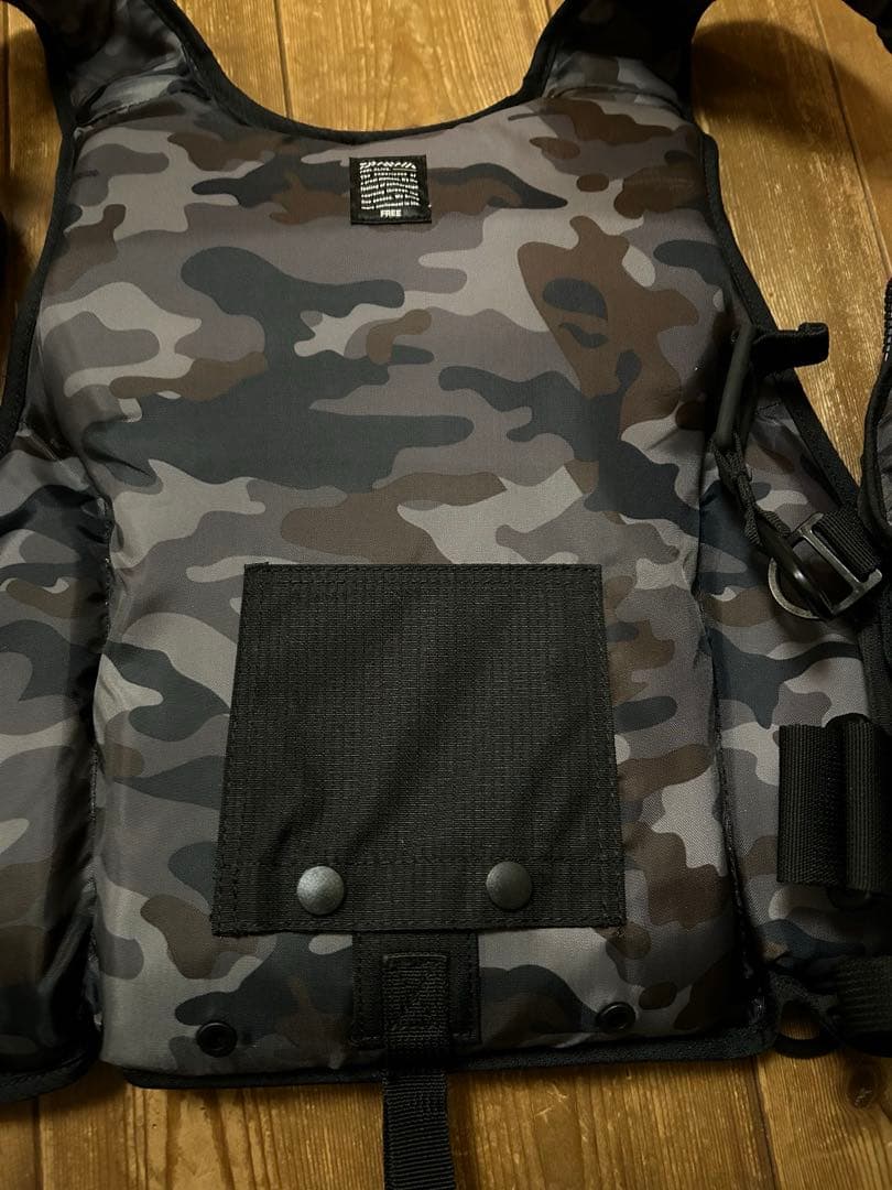 マ*ホ様 DAIWAフィッシングベストDF-6206 ブラック 迷彩柄