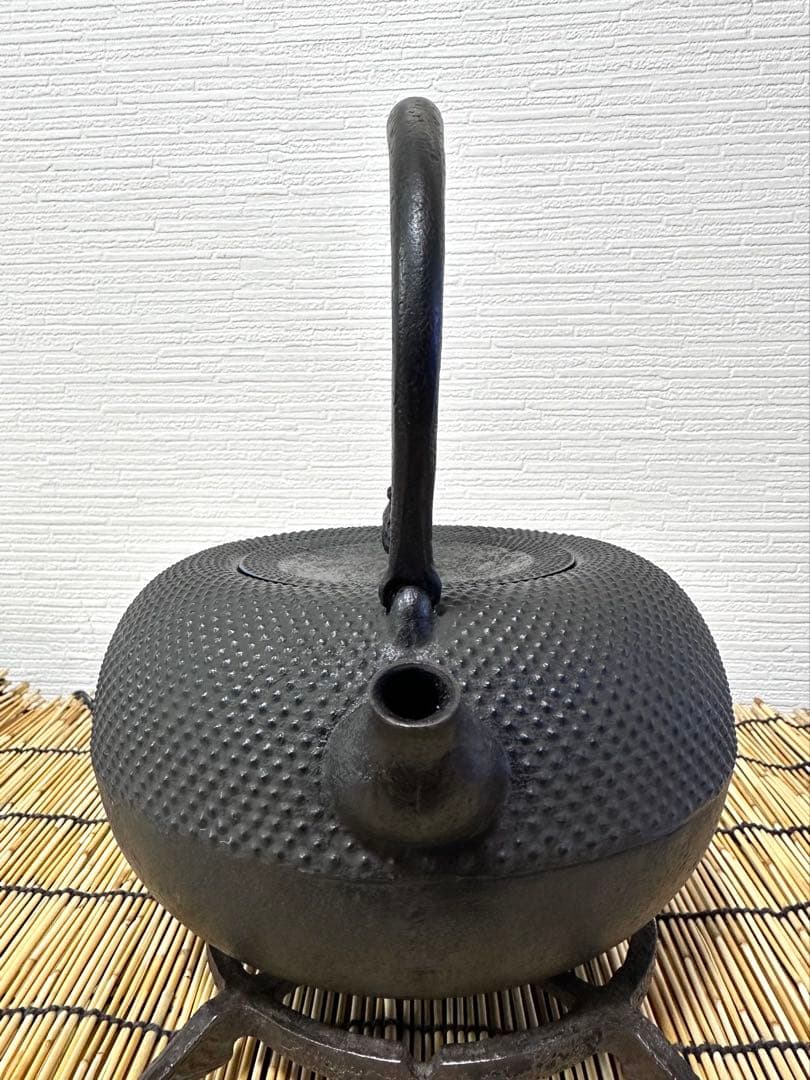 未使用品、タグ付　南部耕雲堂名人雅泉造　２０型アラレ　南部鉄瓶　南部鉄器