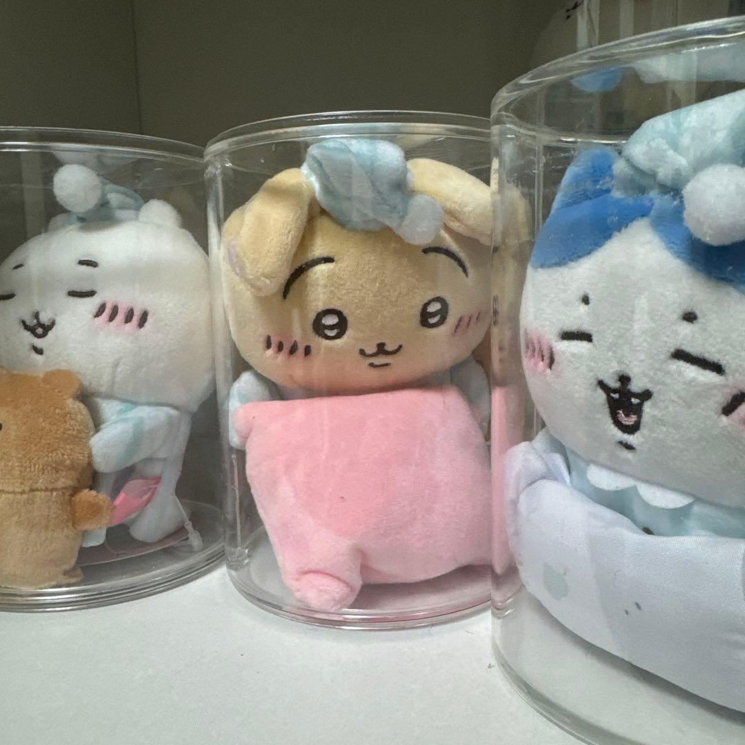 ちいかわ　デスクトップから見守るひっかけぬいぐるみ　ちいかわ　ハチワレ　うさぎ